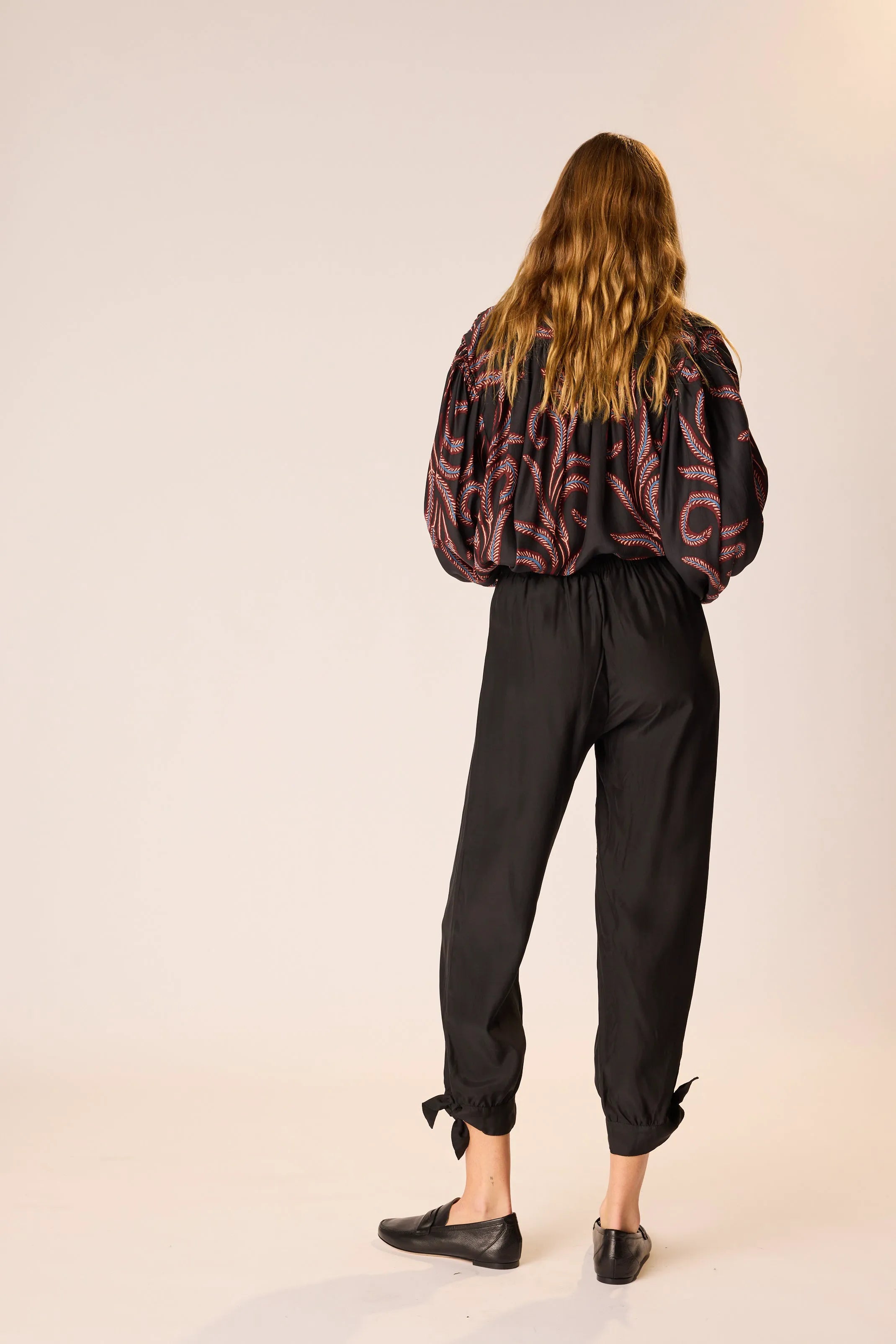 FEATHER BLACK