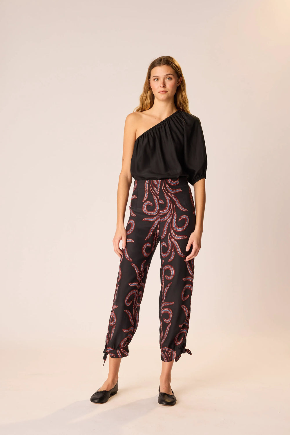 FEATHER BLACK